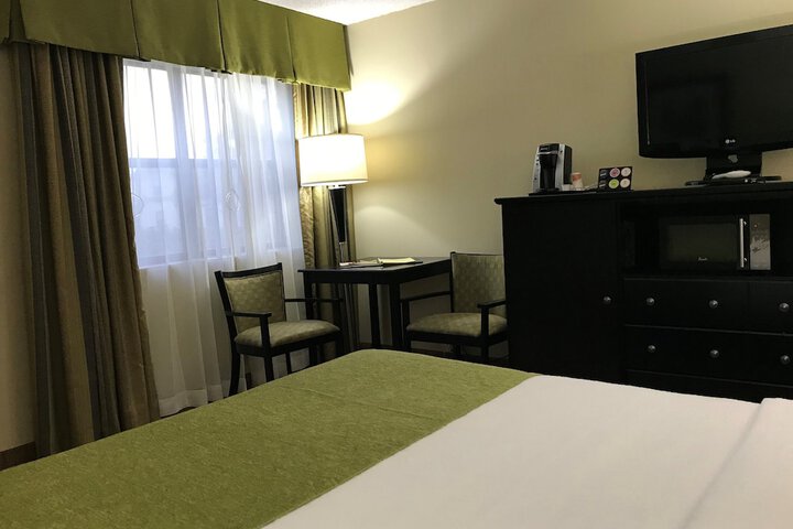 Room 7 of 18