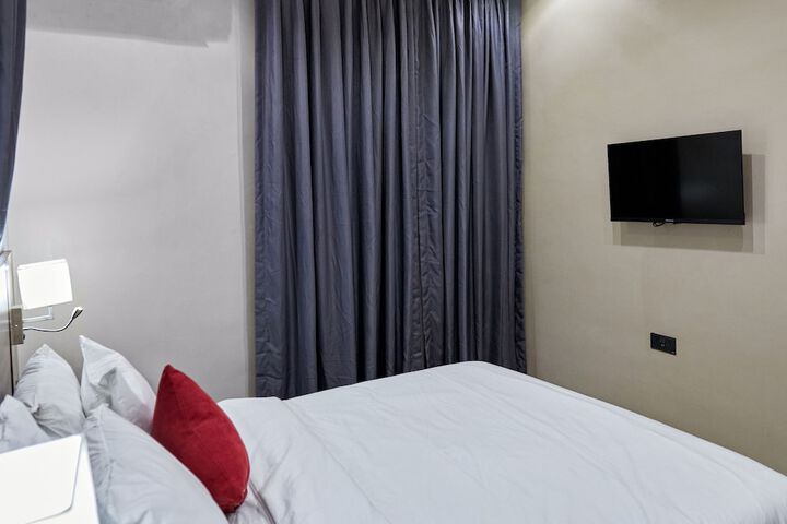 Room 4 of 37