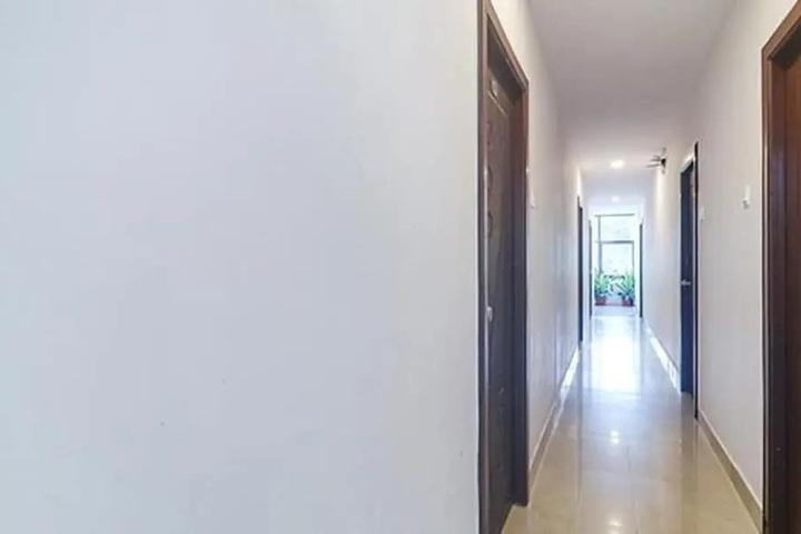 Room 10 of 16