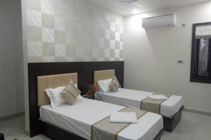 Room 15 of 60