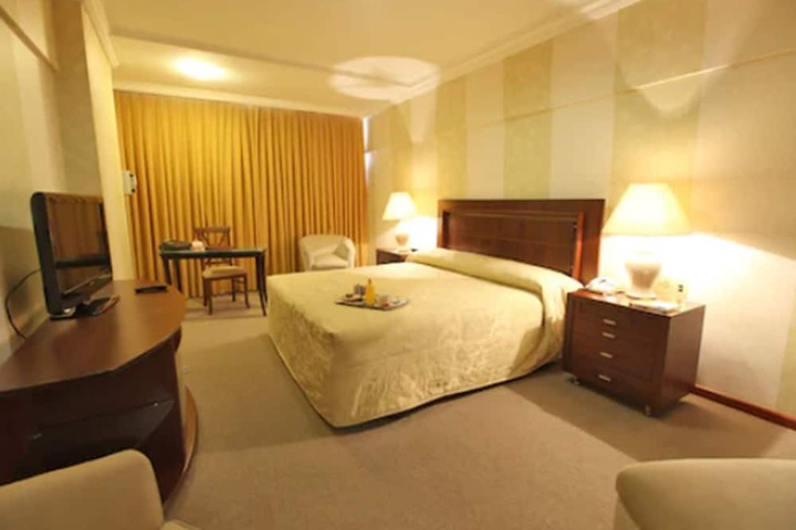 Room 10 of 29