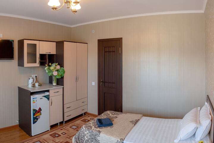 Room 10 of 32