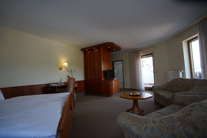 Room 9 of 24
