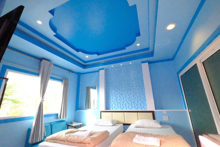Room 18 of 48