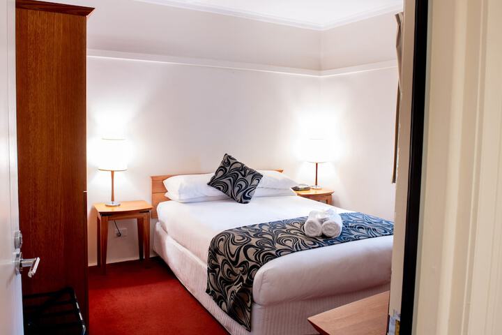 Room 16 of 38