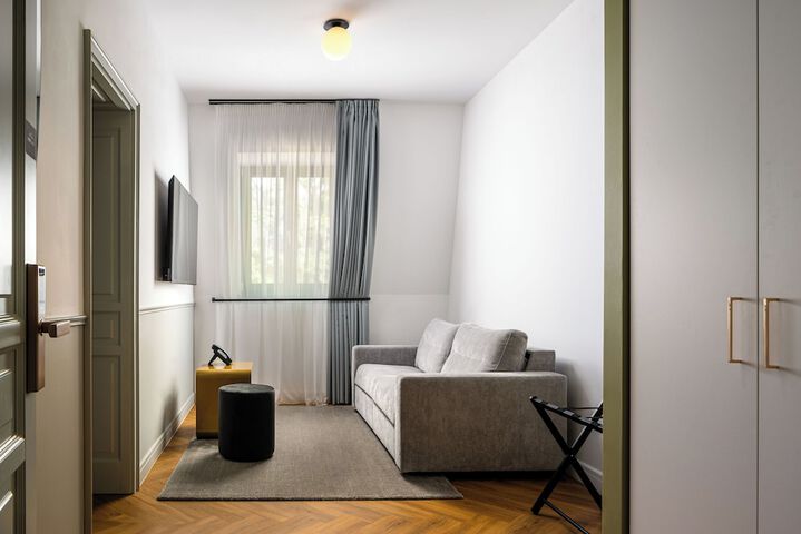 Room 47 of 87