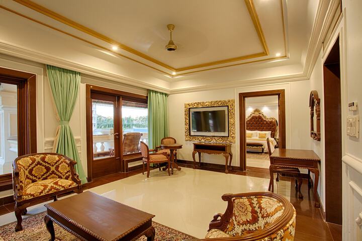 Room 6 of 48