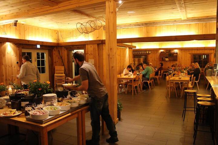 Dining 30 of 43