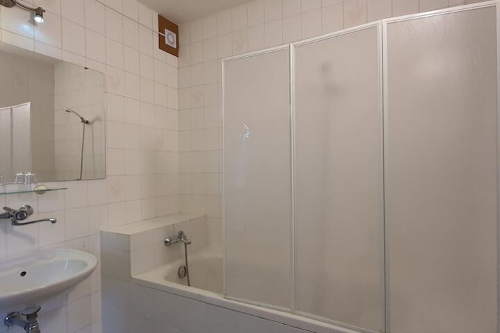 Room 14 of 22