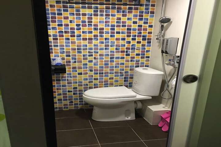 Room 7 of 16