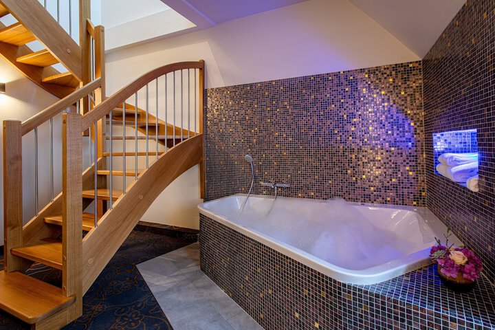 Jetted tub