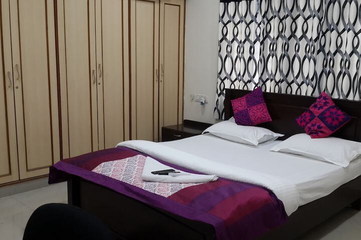 Room 5 of 14