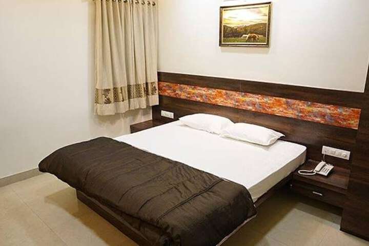 Room 8 of 13