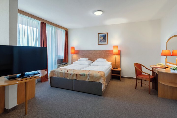 Room 16 of 63