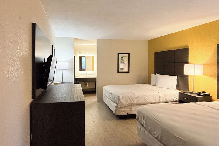 2 Double Beds (4 of 8)