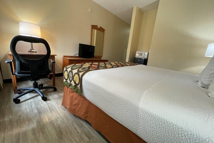 2 Queen Beds (5 of 18)