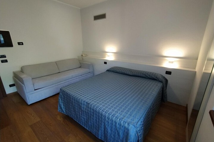 Room 10 of 57