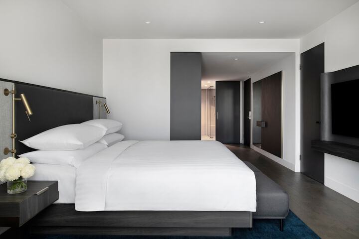 Room 16 of 90