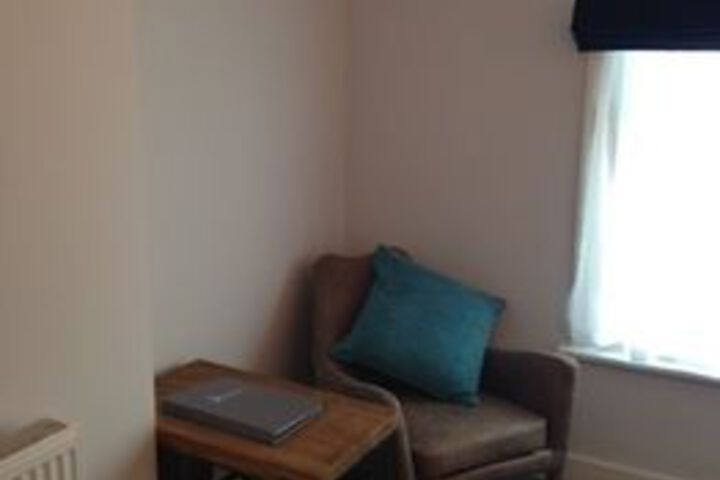 Room 9 of 12