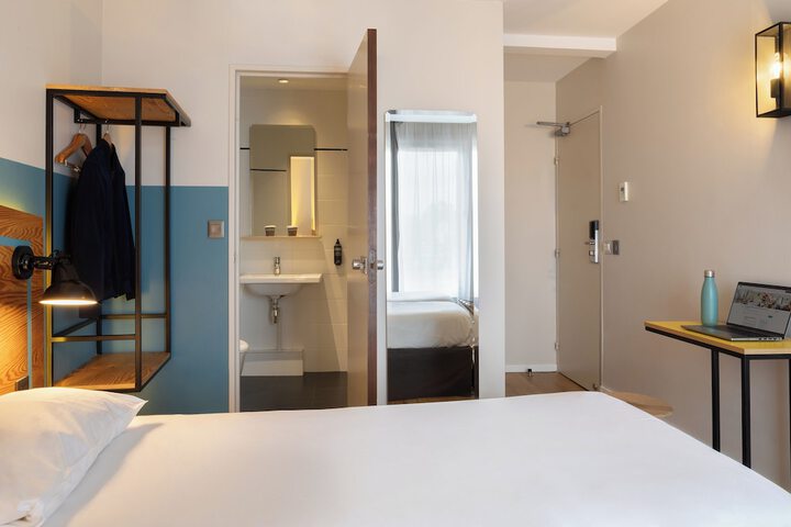 Room 6 of 50