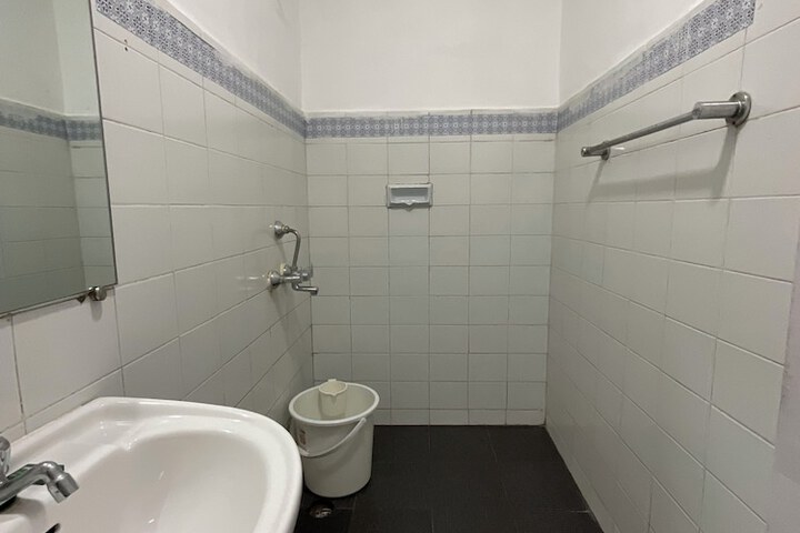 Room 100 of 160