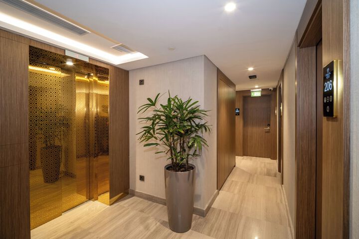 Ballroom/Hall 161 of 170