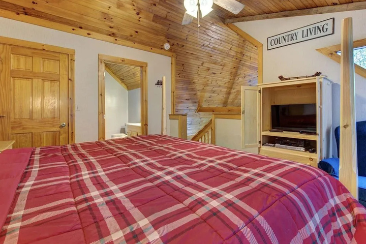 Room 2 of 18
