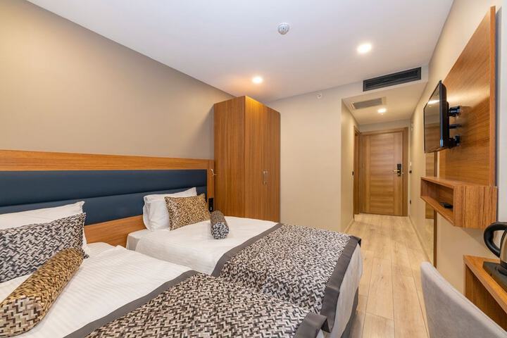 Room 17 of 32