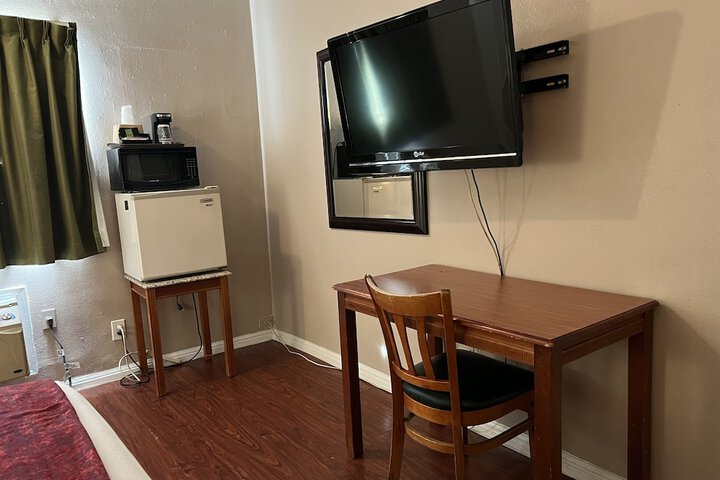 Room 4 of 7