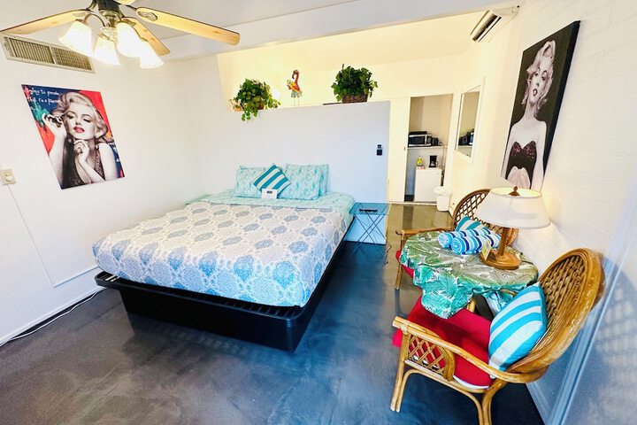 Studio King Bed Patio Kitchenette (22 of 51)