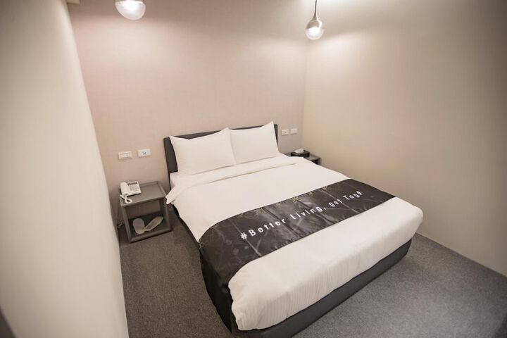 Room 15 of 37
