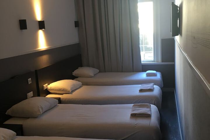 Room 22 of 37