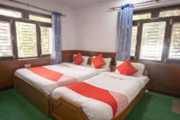Room 6 of 8