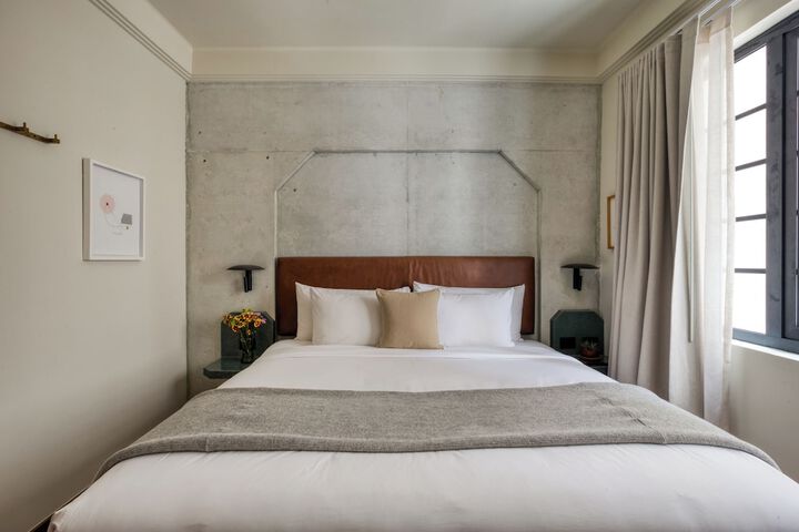 Room 27 of 120