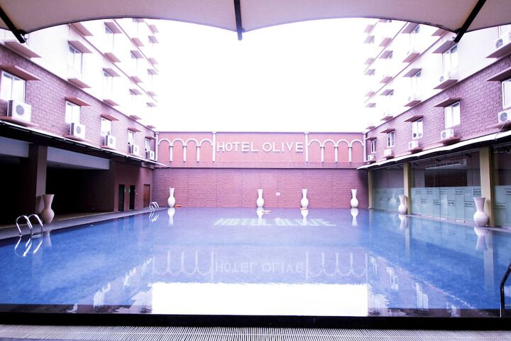 Pool Hotel