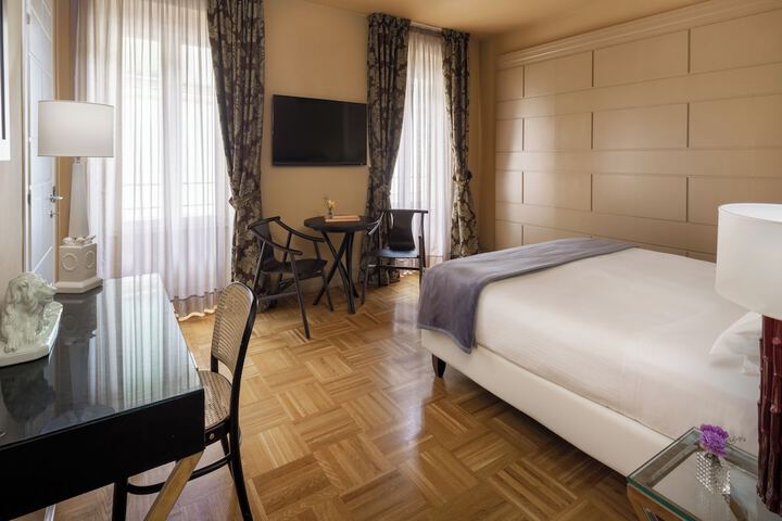 Room 35 of 143