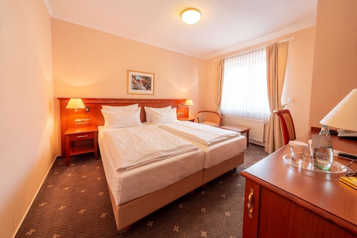 Room 4 of 84