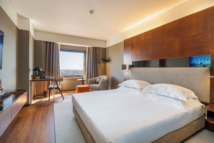 Room 33 of 107