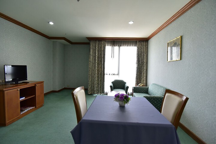 Room 47 of 86
