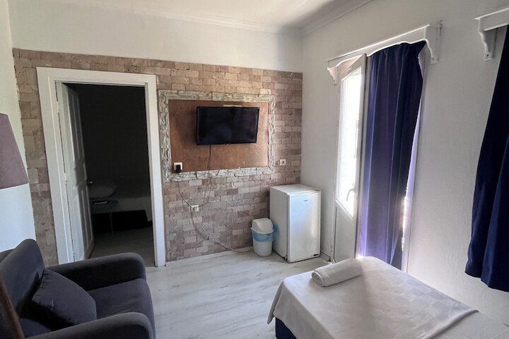 Room 17 of 22