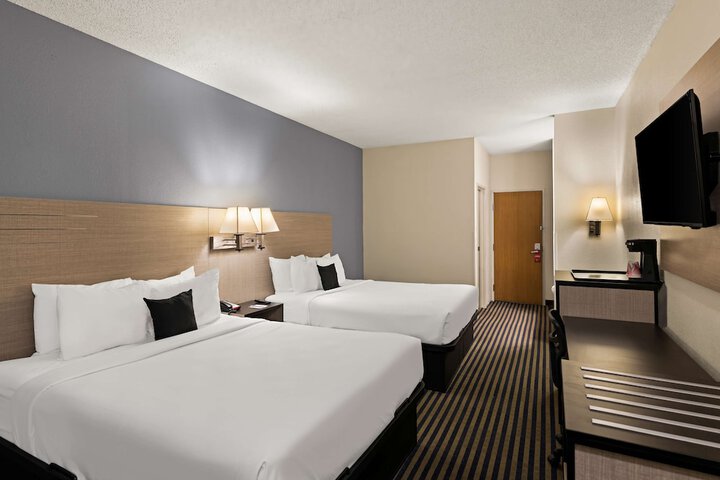 1 Queen Bed (8 of 9)