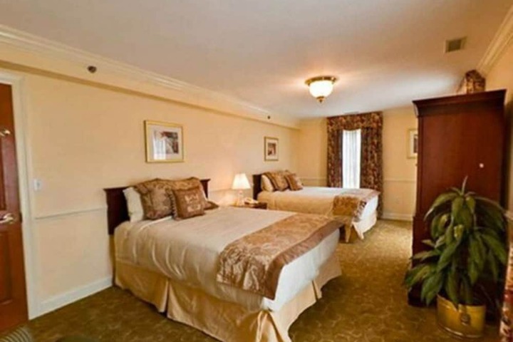 Room 11 of 19