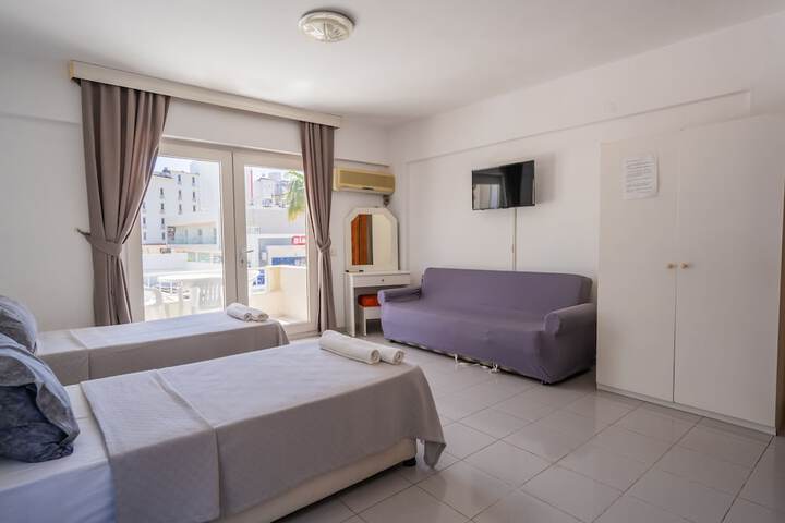 Room 9 of 26