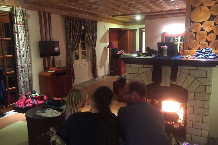 Room 2 of 143