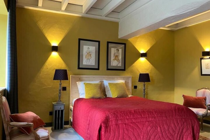 Room 2 of 34