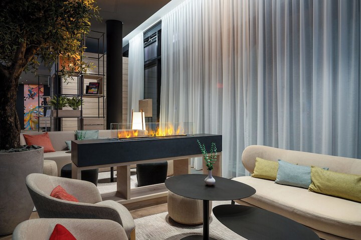 Lobby lounge
