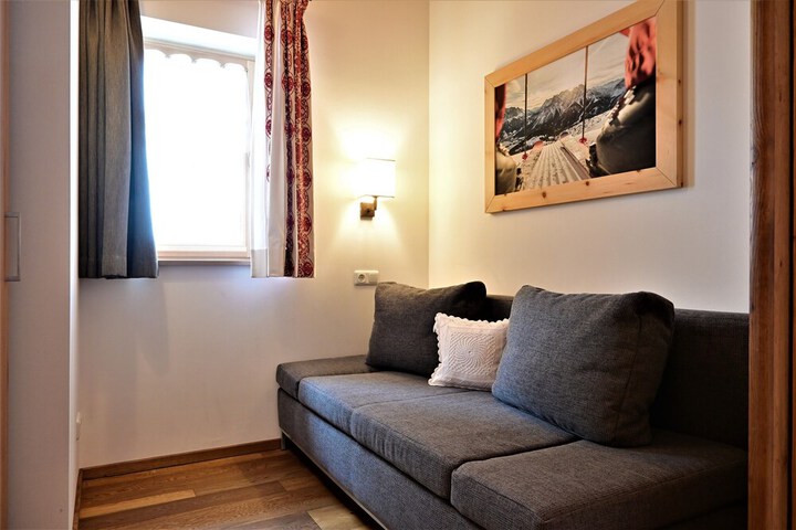 Room 12 of 141