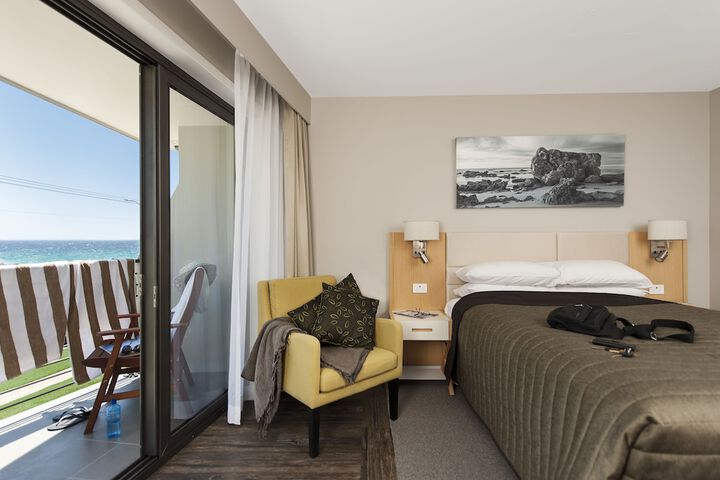 Room 4 of 63