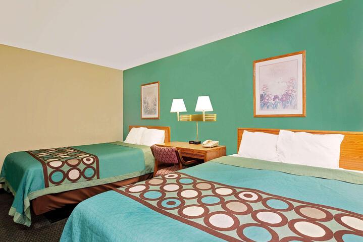 2 Queen Beds (3 of 17)