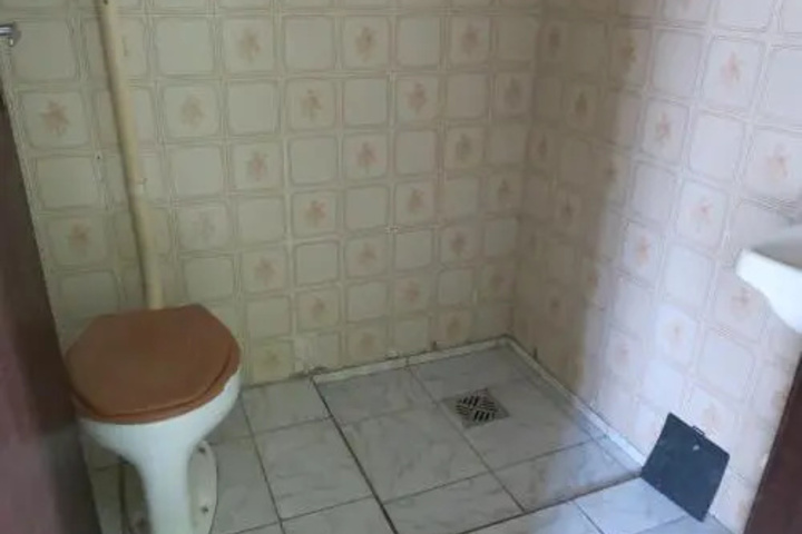 Room 6 of 18